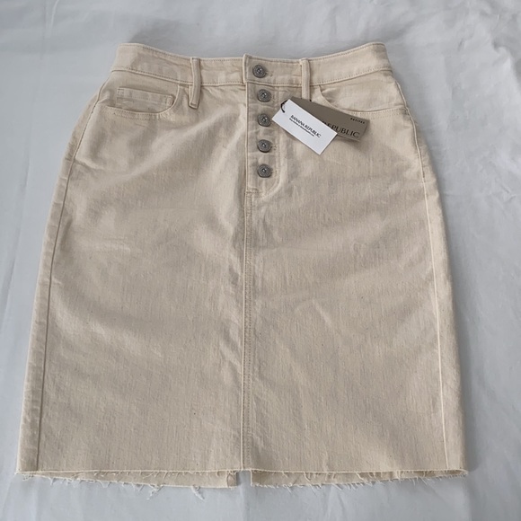 Banana Republic Dresses & Skirts - 🏷 Banana Republic Raw Edge Denim Pencil Skirt 🏷